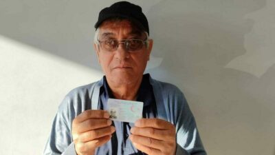 Yaşadığını ispatlamaya çalışıyor!