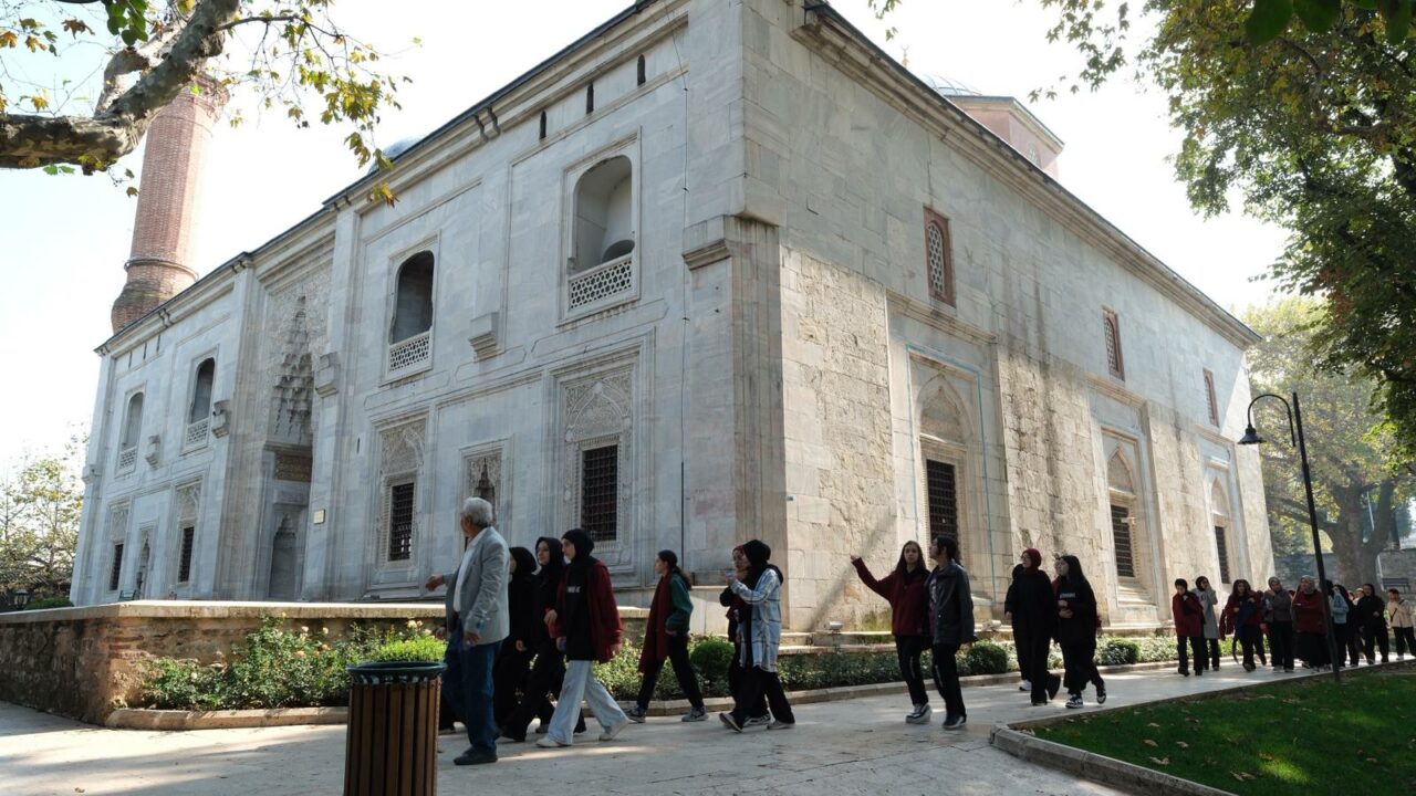 Bursa Yıldırımlı gençlerden tarihi yolculuk
