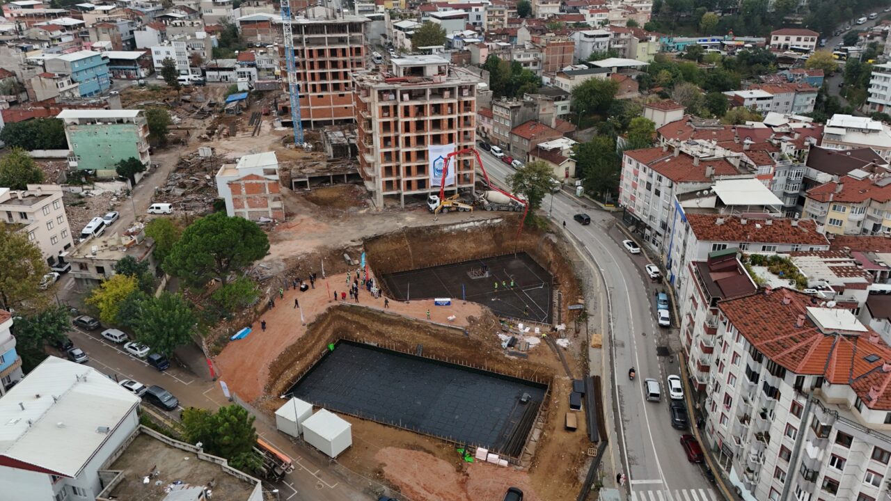 Bursa’da dönüşüm hız kesmiyor! Bir mahallede daha düğmeye basıldı Bursa’da dönüşüm hız kesmiyor! Bir mahallede daha düğmeye basıldı