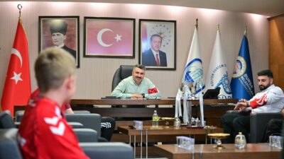 Başkan Yılmaz şampiyonları ağırladı