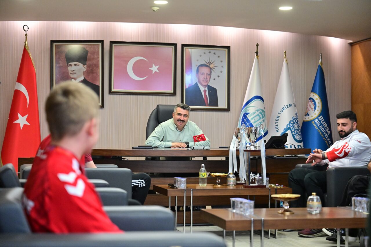 Başkan Yılmaz şampiyonları ağırladı