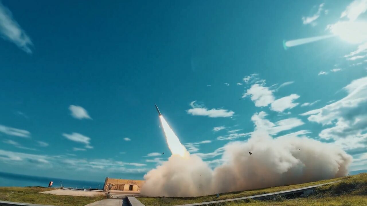 Yerli füze TAYFUN, hedefi tam isabetle vurdu Yerli füze TAYFUN, hedefi tam isabetle vurdu