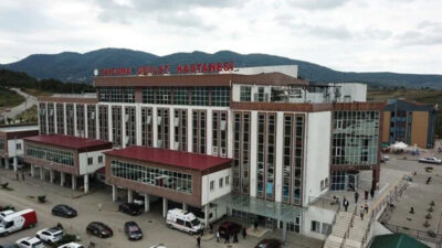 Karın ağrısıyla gitti, hamile olduğunu öğrendi