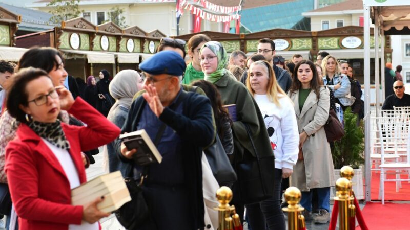 Osmangazi Belediyesi tarafından bu birincisi düzenlenen Osmangazi Kitap Fuarı, 9
