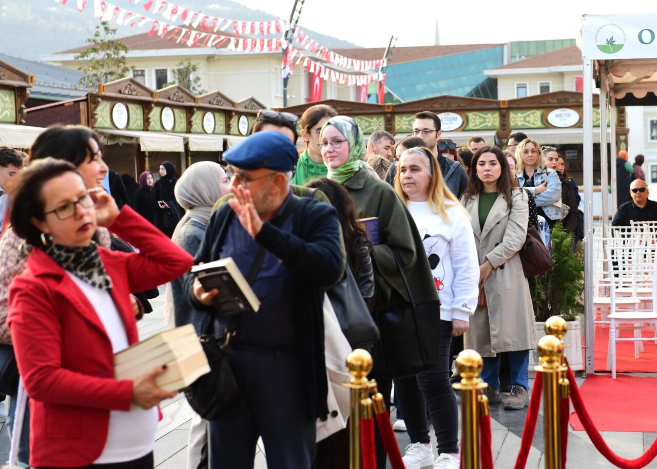 Edebiyatın kalbi 9 gün boyunca Bursa Osmangazi’de attı Edebiyatın kalbi 9 gün boyunca Bursa Osmangazi’de attı