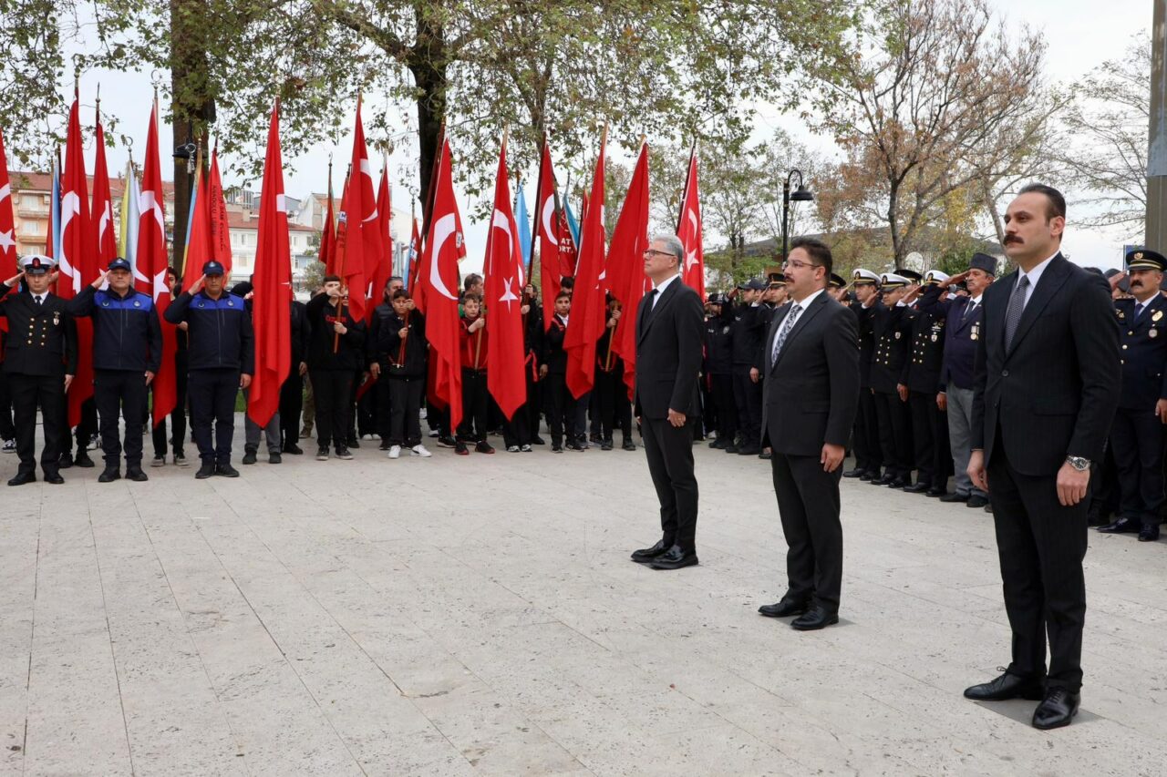 Mudanya tek yürek Atatürk’ü andı Mudanya tek yürek Atatürk’ü andı