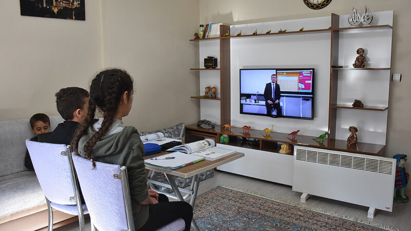 Bursalı 28 yıllık öğretmenden ‘Çocuklar ders çalışmayı neden sevmiyor’ sorusuna cevap ve çözüm Olay Gazetesi Yazarı Ahmet Emin Yılmaz, 28 yıllık eğitimci ve