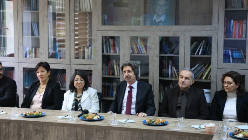 Bursa Uludağ Üniversitesi’nden anlamlı yenilik Bursa Uludağ Üniversitesi (BUÜ), Türk felsefe tarihine önemli katkılar sağlamış