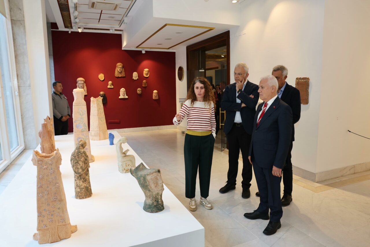 Bursalı sanatseverler bu sergiyi kaçırmayın! Bursalı sanatseverler bu sergiyi kaçırmayın!