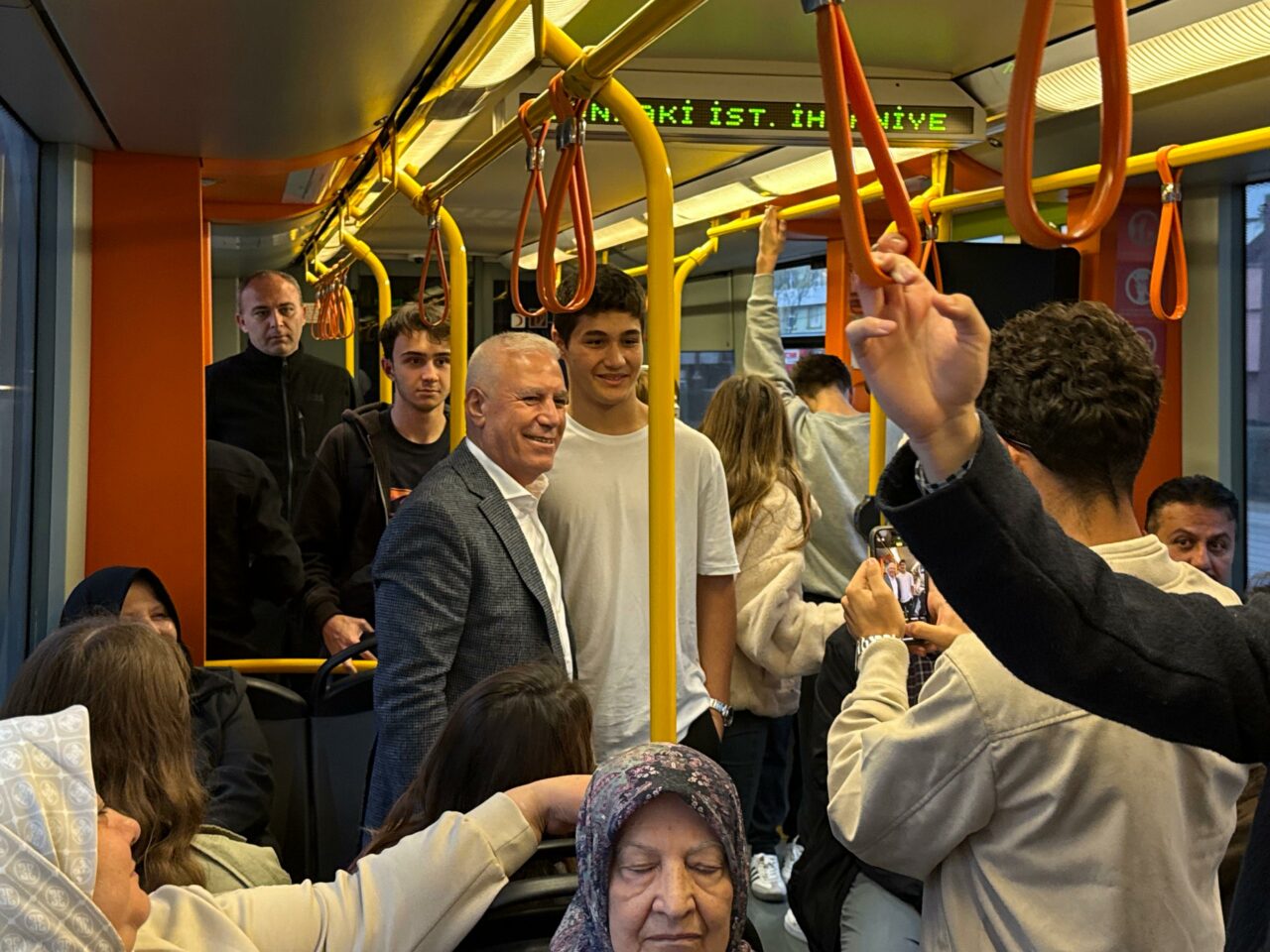 Bursa’nın ulaşımını siz belirleyebilirsiniz! Dev anket başladı… Bursa’nın ulaşımını siz belirleyebilirsiniz! Dev anket başladı…