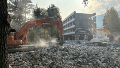 Bursa Atatürk Lisesi yıkılıyor