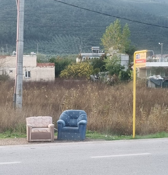 Bursa’da vatandaşların bu otobüs durağı için bulduğu ilginç çözüm! Bursa’da vatandaşların bu otobüs durağı için bulduğu ilginç çözüm!