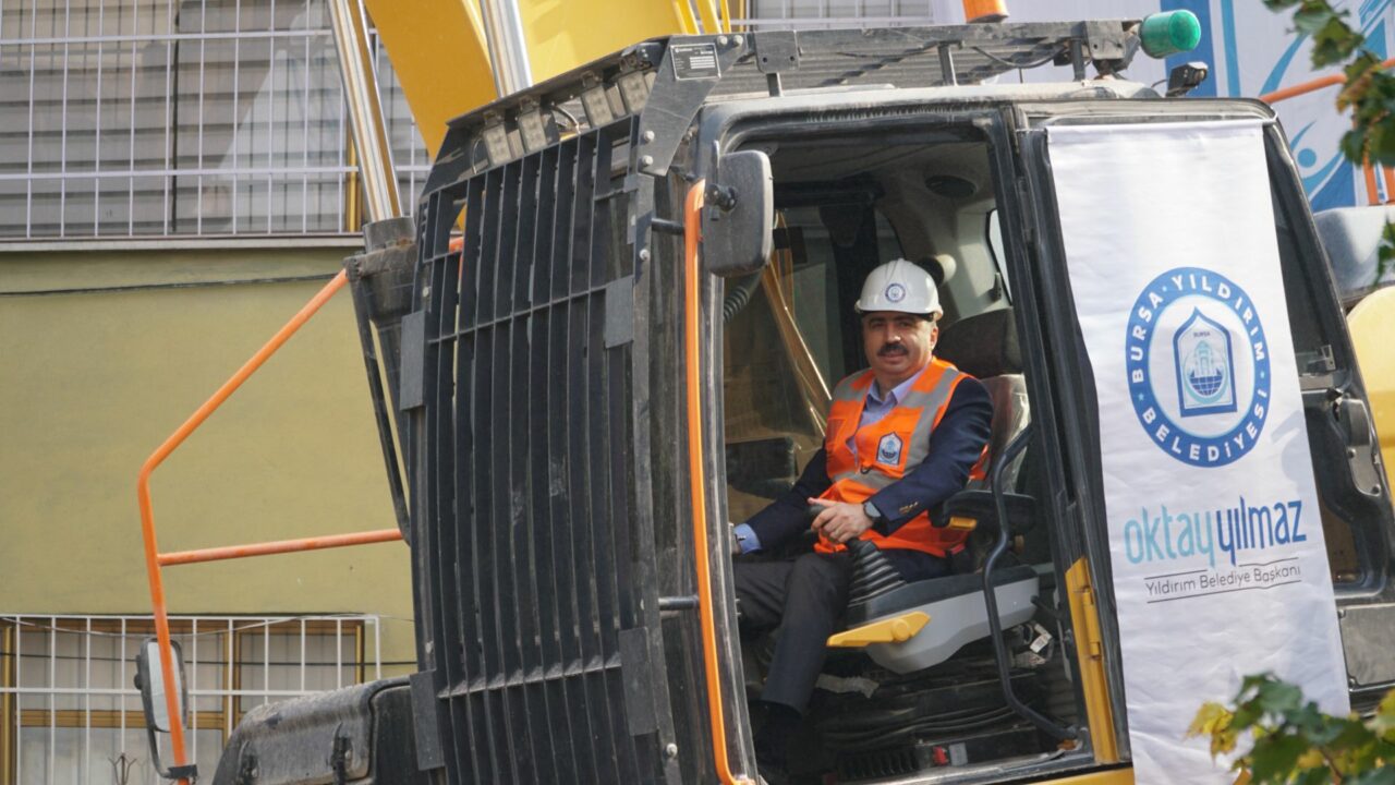 Bursa’da yıkımı Başkan Yılmaz başlattı mesajı verdi: ‘Yıldırım büyük düşünüyor, büyük dönüşüyor’ Bursa’da yıkımı Başkan Yılmaz başlattı mesajı verdi: ‘Yıldırım büyük düşünüyor, büyük dönüşüyor’