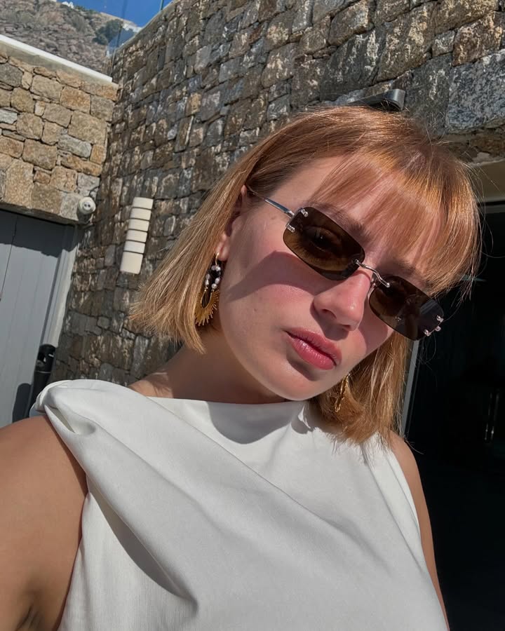 Ünlü oyuncu kızıyla paylaşım yaptı! Ünlü oyuncu kızıyla paylaşım yaptı!