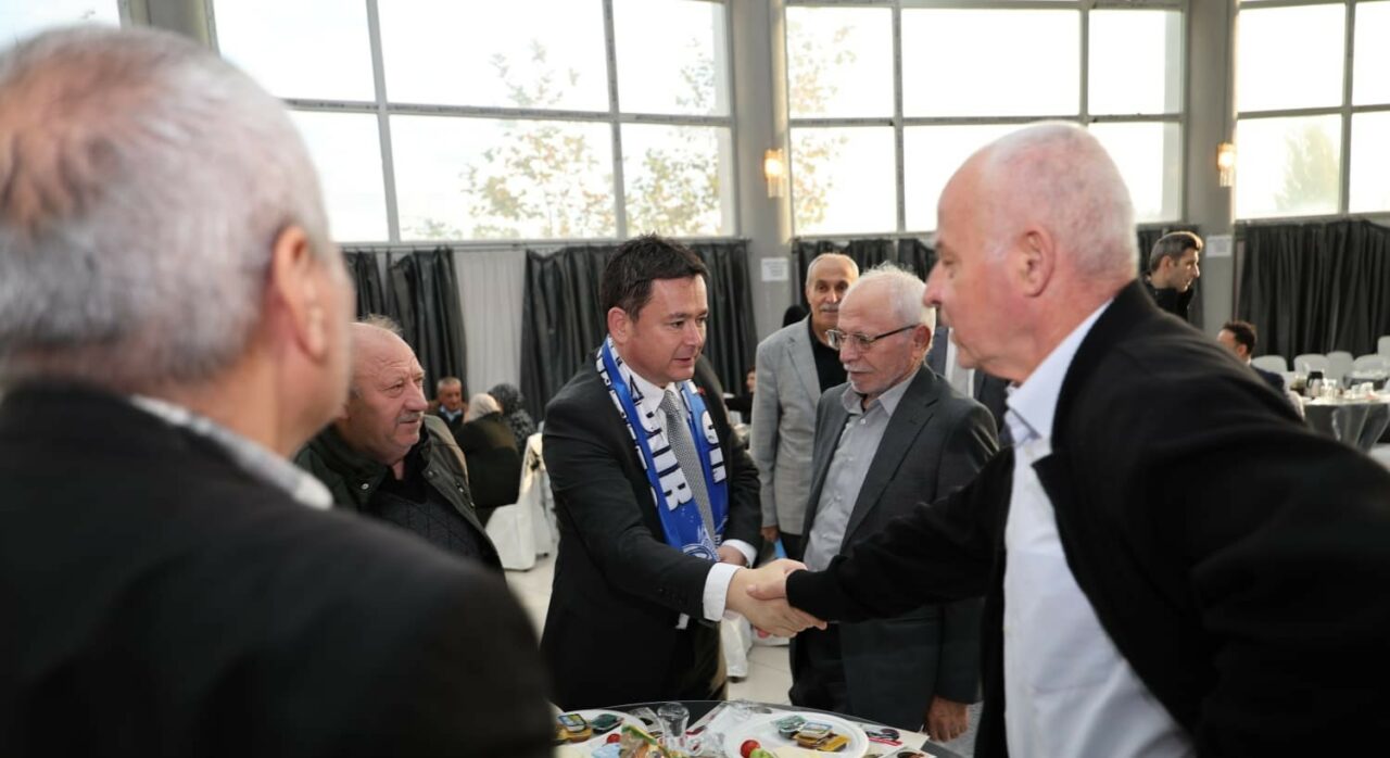 Başkan Aydın’a Ovaakça’da hizmet teşekkürü