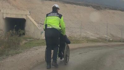 Bursa’da kahraman Jandarmadan yağmur altında yüreklere dokunan hareket