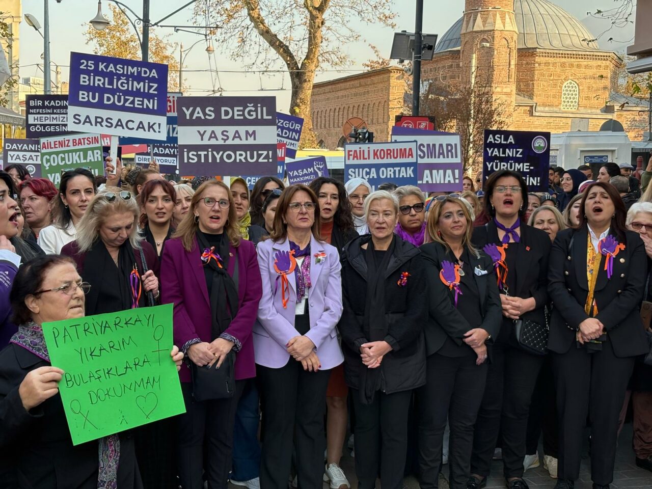 Bursa’dan kadına yönelik şiddete karşı güçlü mesaj: ‘Bir kişi daha eksilmeyeceğiz’