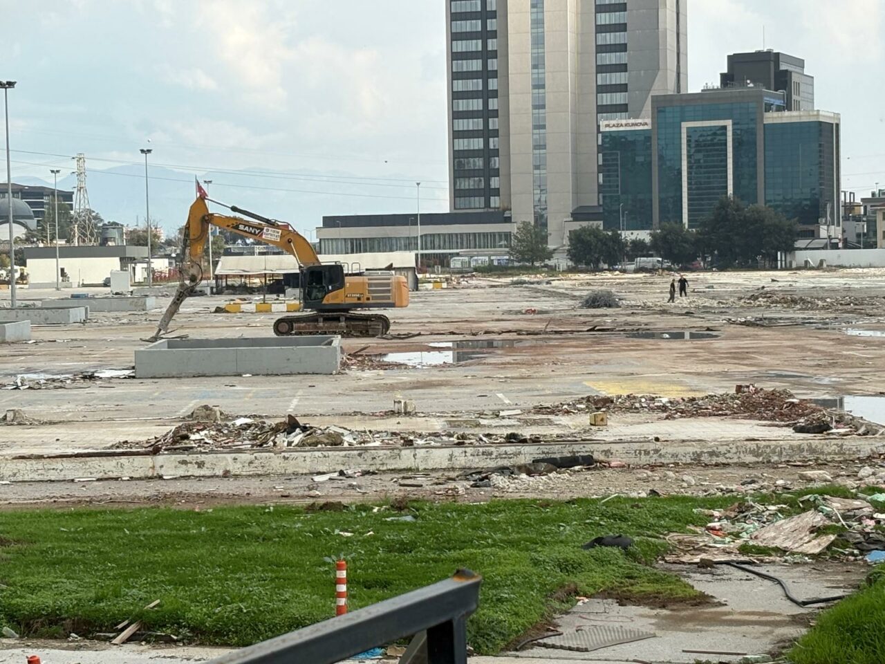 Bursa’nın 23 yıllık ünlü AVM’si tamamen yıkıldı