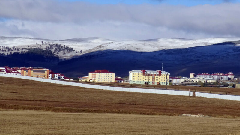Kars'ın Sarıkamış ilçesinde soğuk hava etkili oldu.