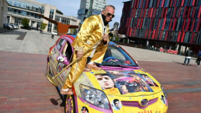 Beden Eğitimi öğretmenliğinden, Elvis Presley tarzı taksi şoförlüğüne