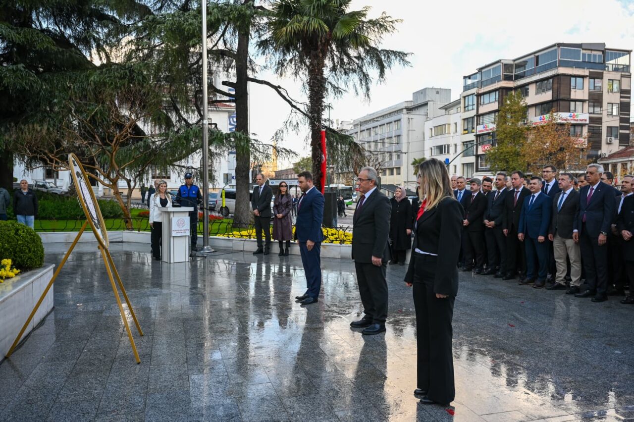 Bursa’da Öğretmenler Günü kutlandı