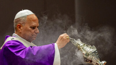 Papa 14. Leo, İstanbul’da 4 bin kişilik ayini yönetti