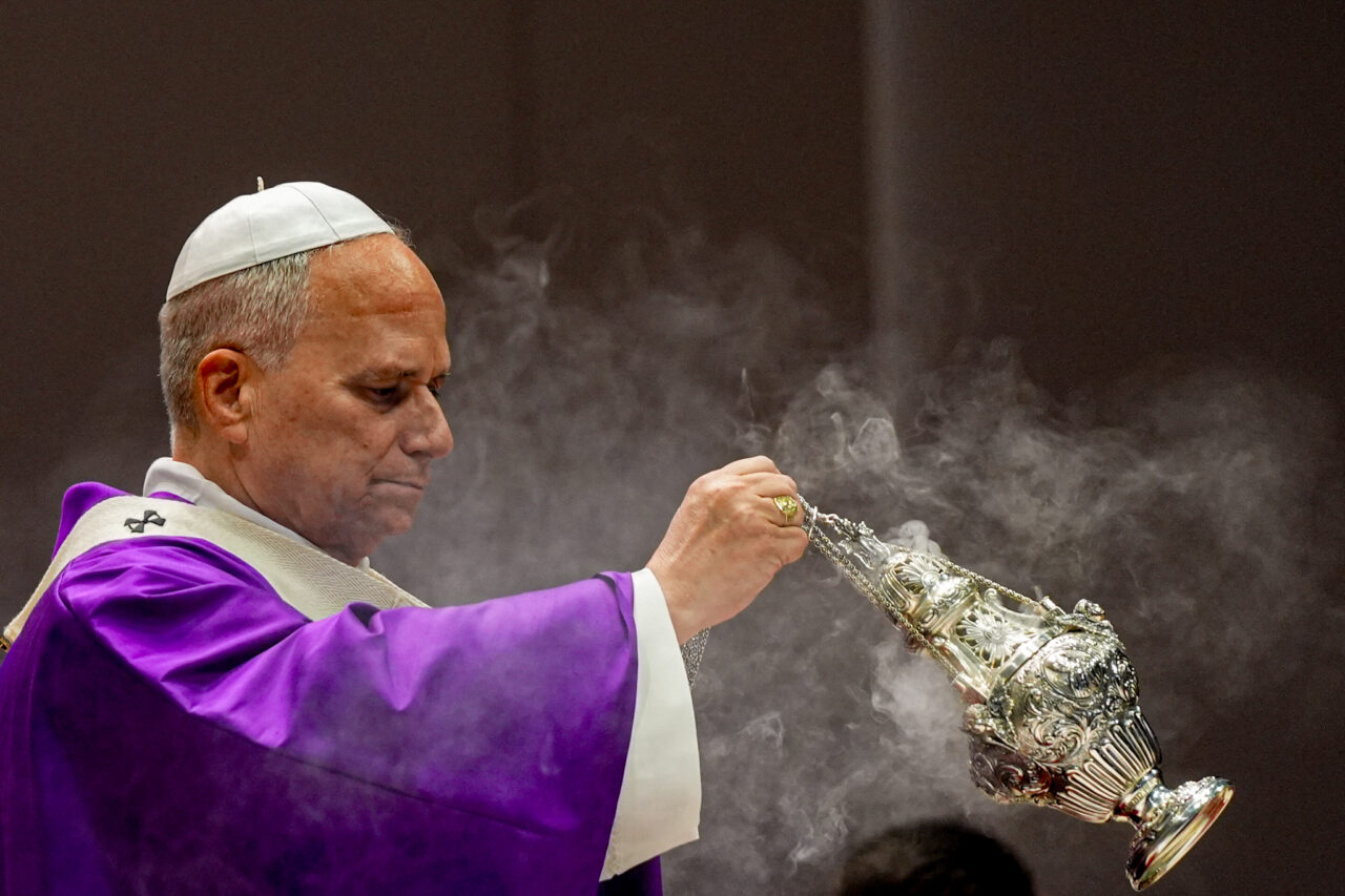 Papa 14. Leo, İstanbul’da 4 bin kişilik ayini yönetti