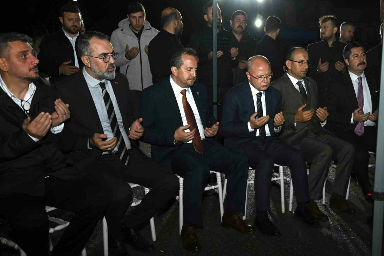 AK Parti heyeti, Bursa’nın şehidinin ailesini ziyaret etti AK Parti heyeti, Bursa’nın şehidinin ailesini ziyaret etti