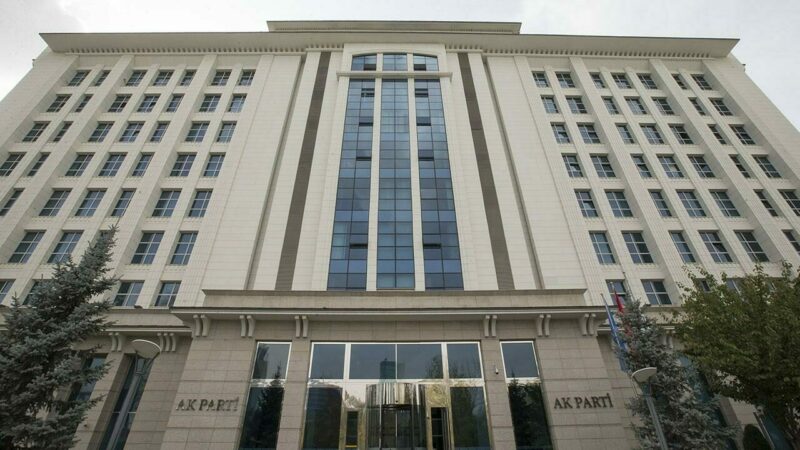 AK Parti’de flaş atamalar AK Parti'de Bitlis, Çanakkale, Elazığ, Niğde ve Tunceli il başkanlıklarına