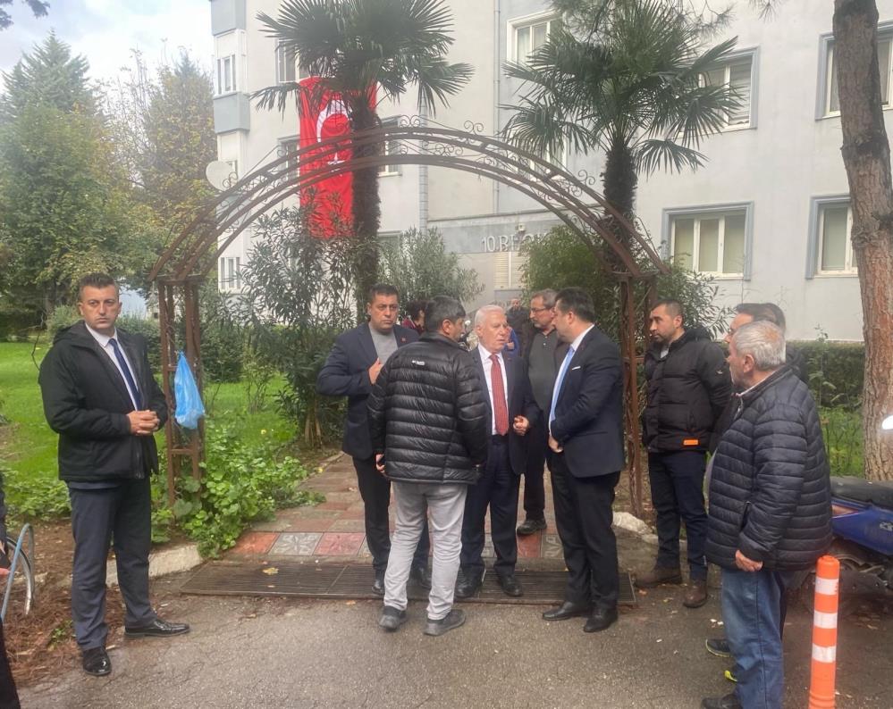 Bursalı şehit Binbaşı Uslu’nun evine Başkan Bozbey’den ziyaret Bursalı şehit Binbaşı Uslu’nun evine Başkan Bozbey’den ziyaret