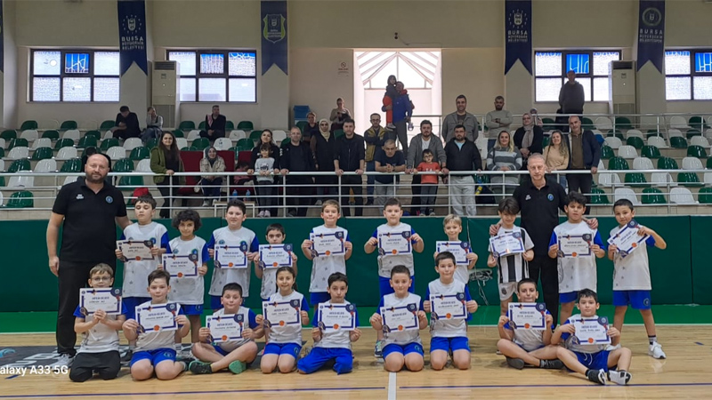 Bursa’da Kış Spor Okulları’nda sertifika heyecanı Bursa’da Kış Spor Okulları’nda sertifika heyecanı