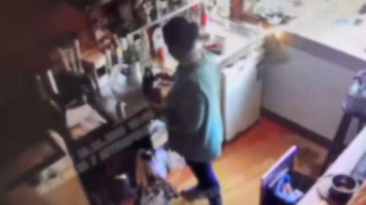 Kafedeki zehirlenme: ‘Şişelerin su olduğunu düşündüm’ Kafedeki zehirlenme: ‘Şişelerin su olduğunu düşündüm’