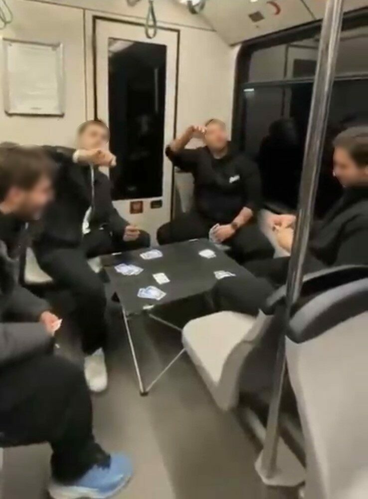 Bursa metrosunda ilginç anlar: Görenler şaştı kaldı… Bursa metrosunda ilginç anlar: Görenler şaştı kaldı…