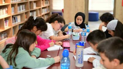 Bursa Osmangazi’de çocuklar hayallerini kağıda döküyor