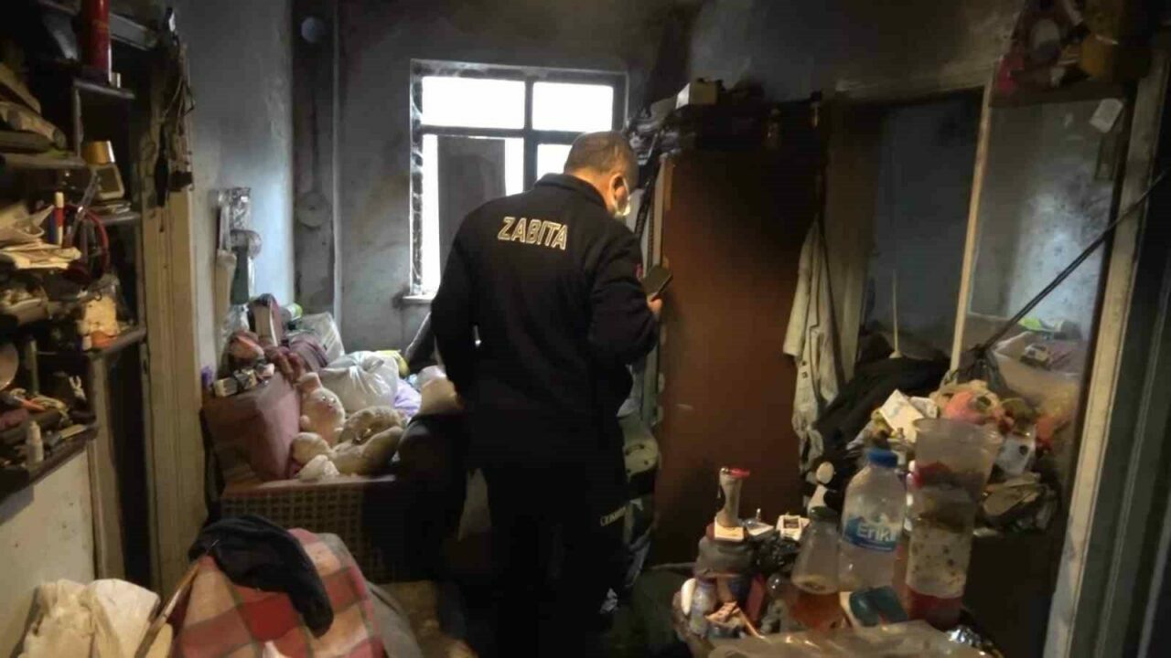 Bursa’da bir çöp ev vakası daha! Korkunç manzara… Bursa’da bir çöp ev vakası daha! Korkunç manzara…
