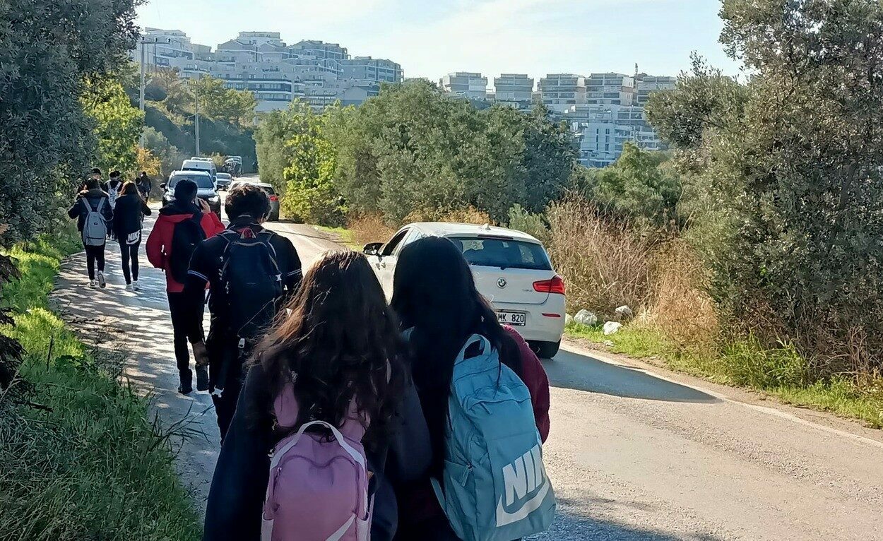 Bursa’da bu okula gidebilmek adeta çile! Öğrenciler kara kara düşünüyor… Bursa’da bu okula gidebilmek adeta çile! Öğrenciler kara kara düşünüyor…