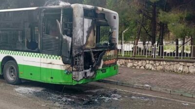 Bursa’da büyük panik! Otobüs küle döndü