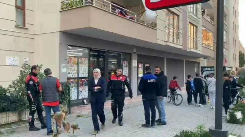 Bursa’da eski eşini markette bıçakladı Bursa’nın Mudanya ilçesinde eski eşinin çalıştığı markete gelerek bıçaklayan şahıs