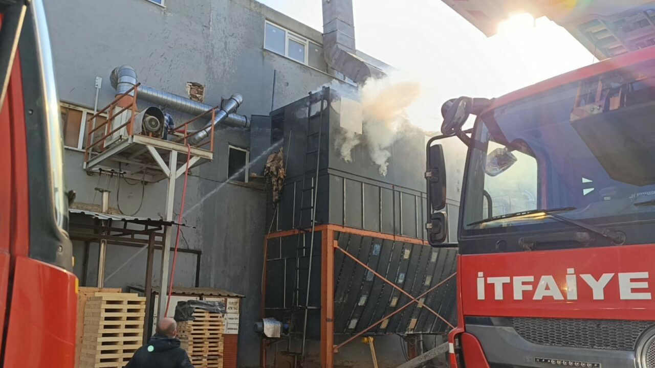 Bursa’da fabrika yangını! Bursa’da fabrika yangını!