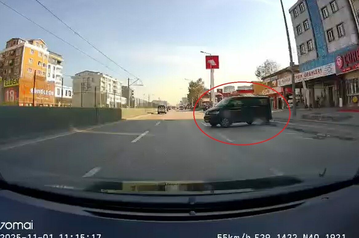 Bursa’da faciadan dönüldü! El freni çekilmeyen minibüs…