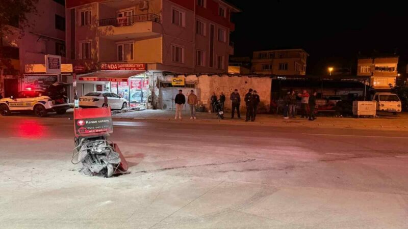 Bursa’da faciadan son anda dönüldü Bursa’da ehliyetsiz motosiklet kuryesi başka bir motosikletle çarpışması sonucu akaryakıt