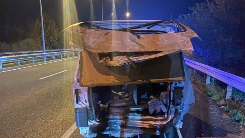 Bursa’da feci kaza: Anne ile kızı öldü, 3 yaralı var Bursa’nın İnegöl ilçesinde meydana gelen kazada araç taşıma işi yapılan