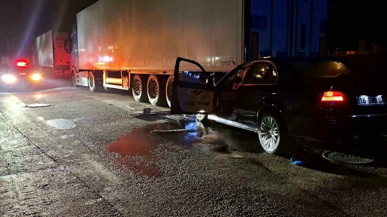 Bursa’da feci kaza: Park halindeki TIR’a arkadan çarptı