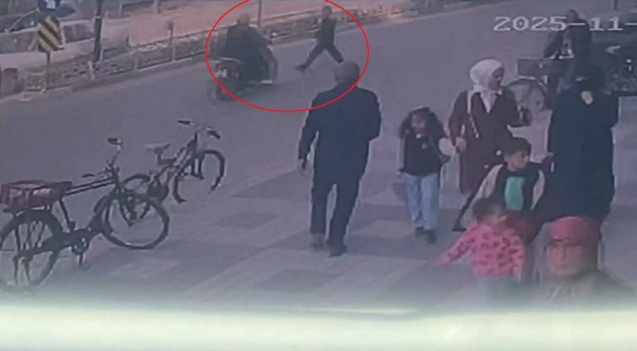 Bursa’da feci kaza! Yolun karşısına geçerken… Bursa’da feci kaza! Yolun karşısına geçerken…