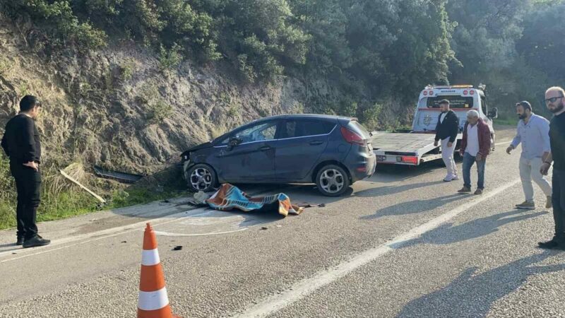 Bursa’da feci kaza Bursa’nın Mudanya ilçesi Kumyaka girişinde kontrolden çıkan otomobil kayalara çarparak