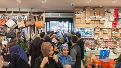 Bursa’da izdiham! 10 liraya satıldığını duyan akın etti…