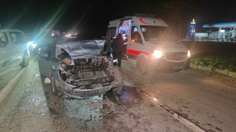 Bursa’da kırmızı ışıkta dehşet Bursa’nın Orhangazi ilçesinde kırmızı ışıkta duran otomobile, arkasından gelen bir