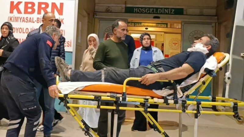 Bursa’da korkunç olay! Kömür indirirken… Bursa’nın İnegöl ilçesinde, römorktan kömür indirirken çekme halatının kopması sonucu
