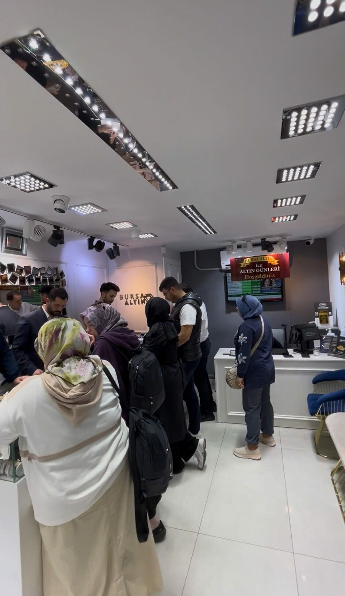 Bursa’da kuyumcuda ‘altın günü’ dönemi Bursa’da kuyumcuda ‘altın günü’ dönemi