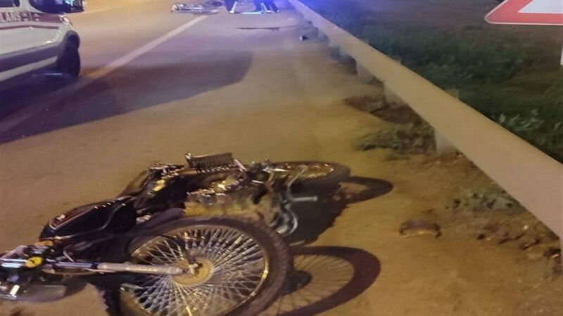 Bursa’da motosiklet kazasından acı haber Bursa'da yarıştıkları iddia edilen 3 motosikletin çarpıştığı, 6 kişinin yaralandığı